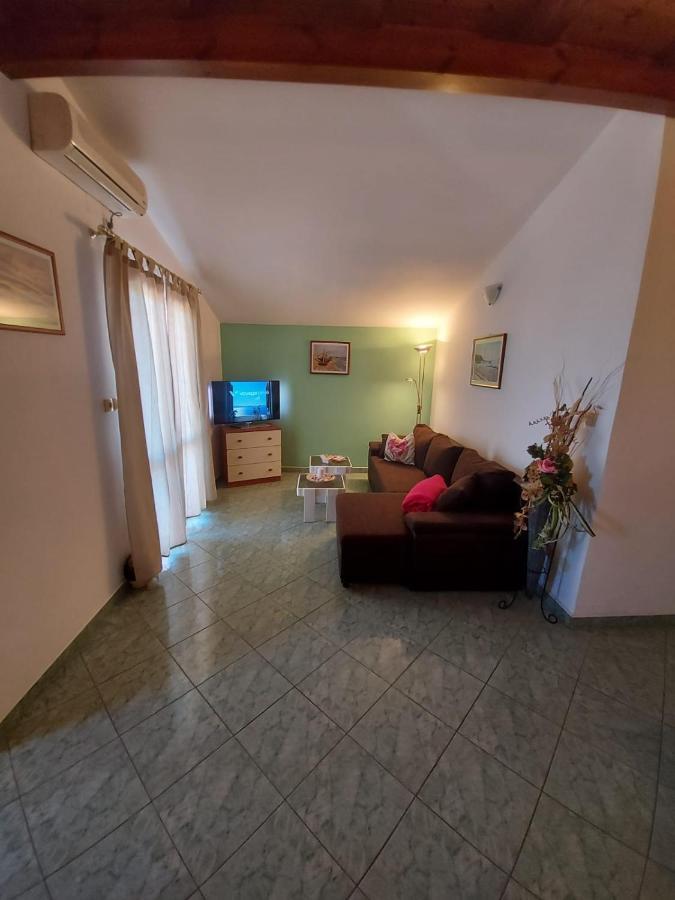 Apartments Tomic Biograd Na Moru Exterior photo